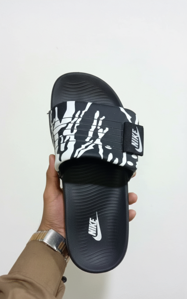 NIKE ADJUSTABLE SOFT SOLE BLACK/WHITE